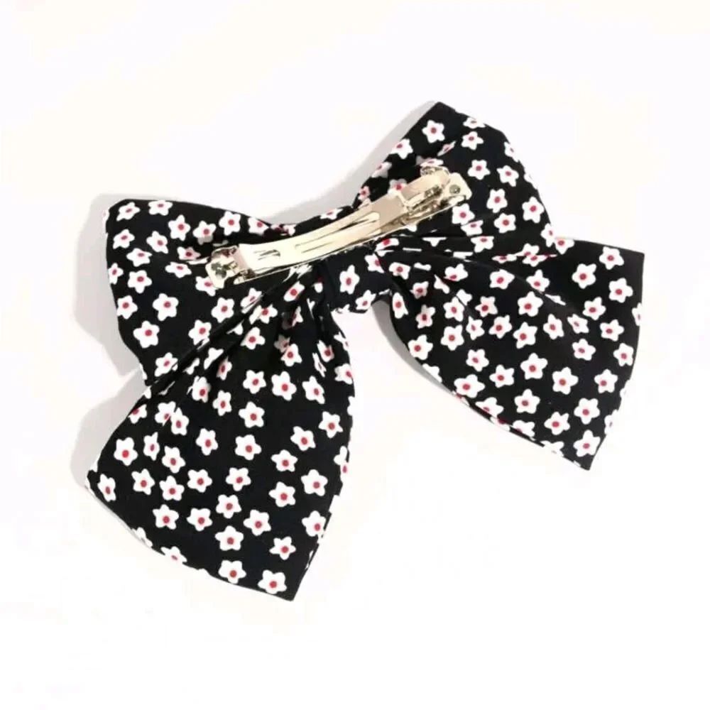 Daisy Print Bow Barrette - Picture 3 of 4